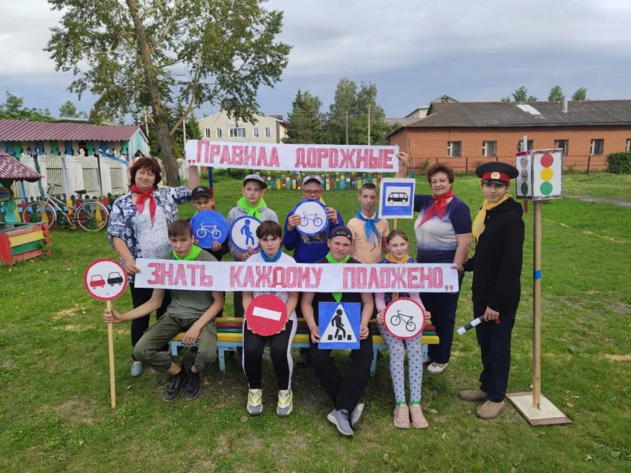 Развлекательно-познавательная игра «Правила дорожные знать каждому положено»