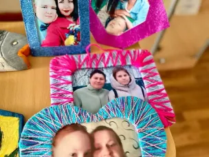 Поздравительные открытки и поделки ко Дню Матери.