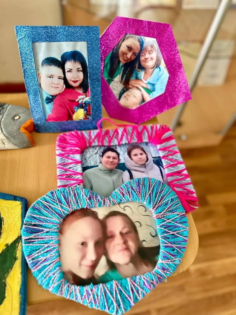 Поздравительные открытки и поделки ко Дню Матери.