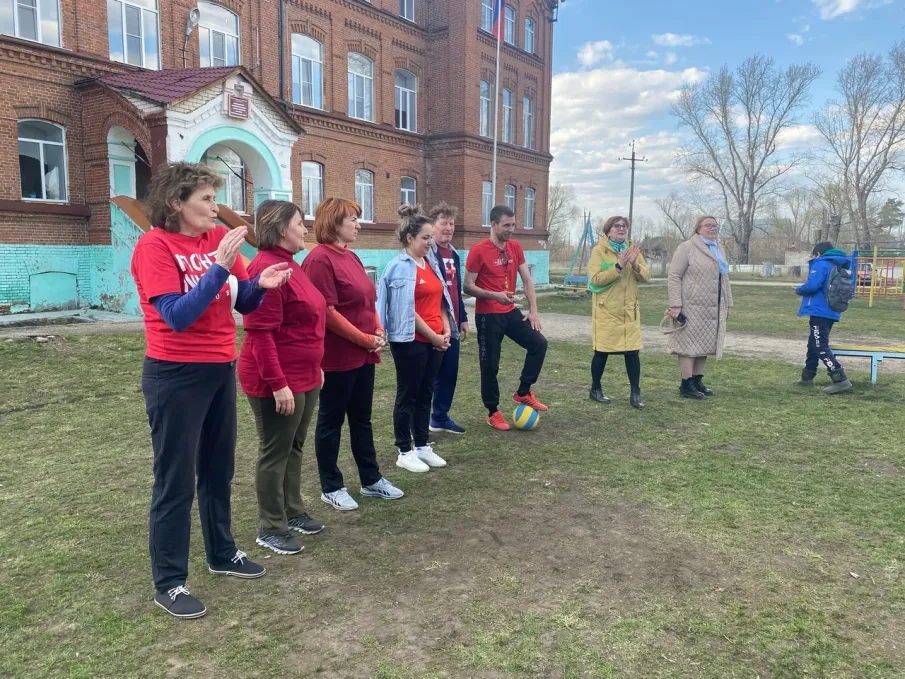 Турнир по волейболу среди команд педагогов и учащихся