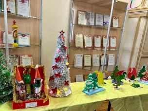 «Волшебная сказка» - выставка новогодних поделок.